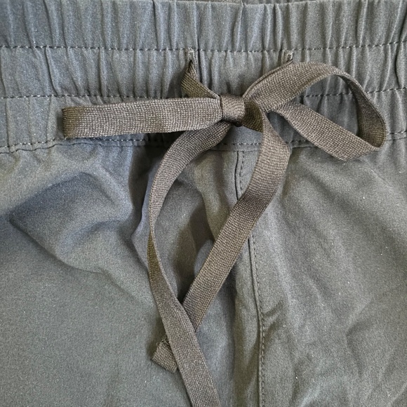 New $120 womens Oakley shorts various sizes - Picture 7 of 7